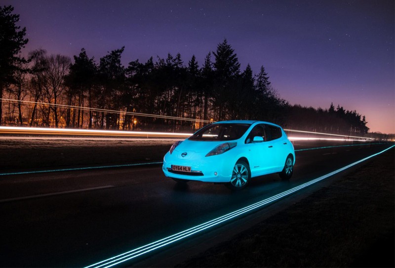 Nissan LEAF glow-in-the-dark paint on Smart Highway in Nowary